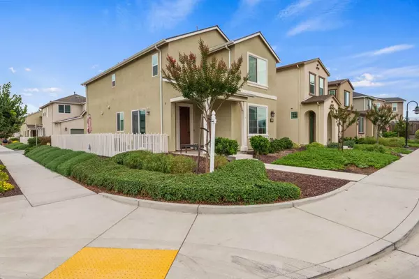 2111 Heartland CT, Hollister, CA 95023