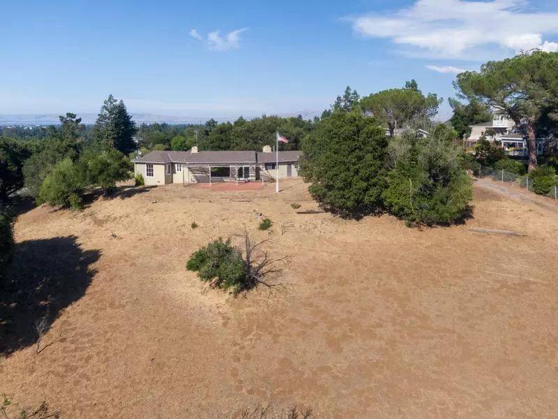 13470 Robleda RD, Los Altos Hills, CA 94022