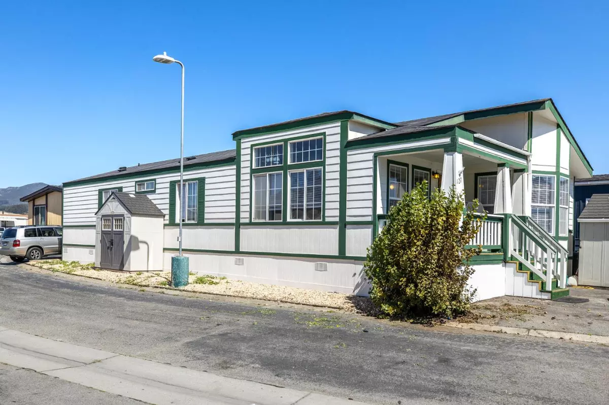 Moss Beach, CA 94038,127 Culebra LN 127