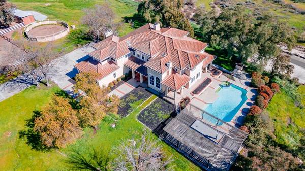 6400 Vineyard Estates DR, Hollister, CA 95023