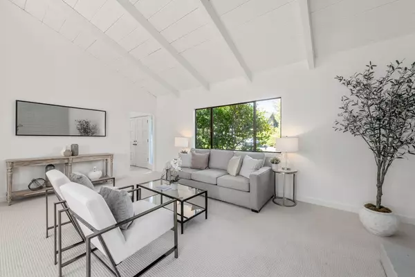 Menlo Park, CA 94025,1025 Deanna DR