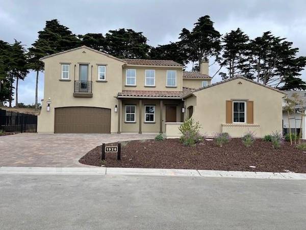 1926 Bunker LN, Seaside, CA 93955