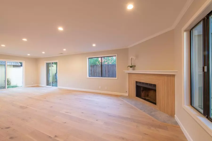 807 Curtis ST, Menlo Park, CA 94025