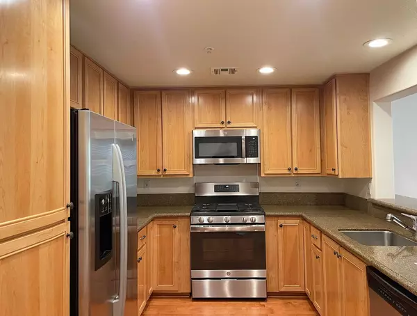 San Carlos, CA 94070,633 Elm ST 304