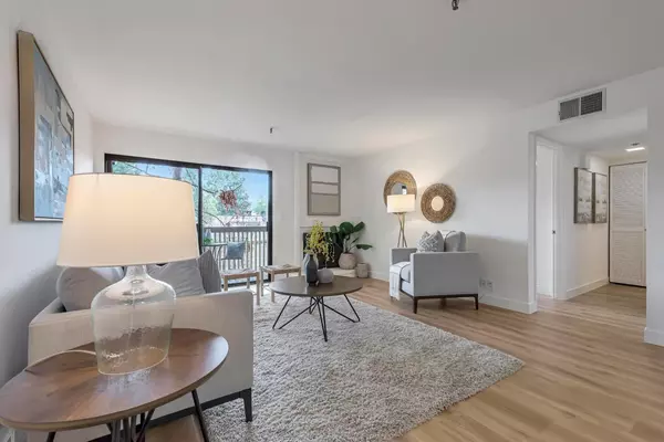 Mountain View, CA 94040,49 Showers DR W211