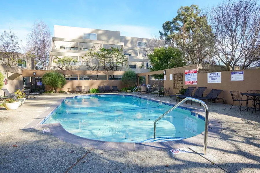 1919 Alameda De Las Pulgas APT 42, San Mateo, CA 94403