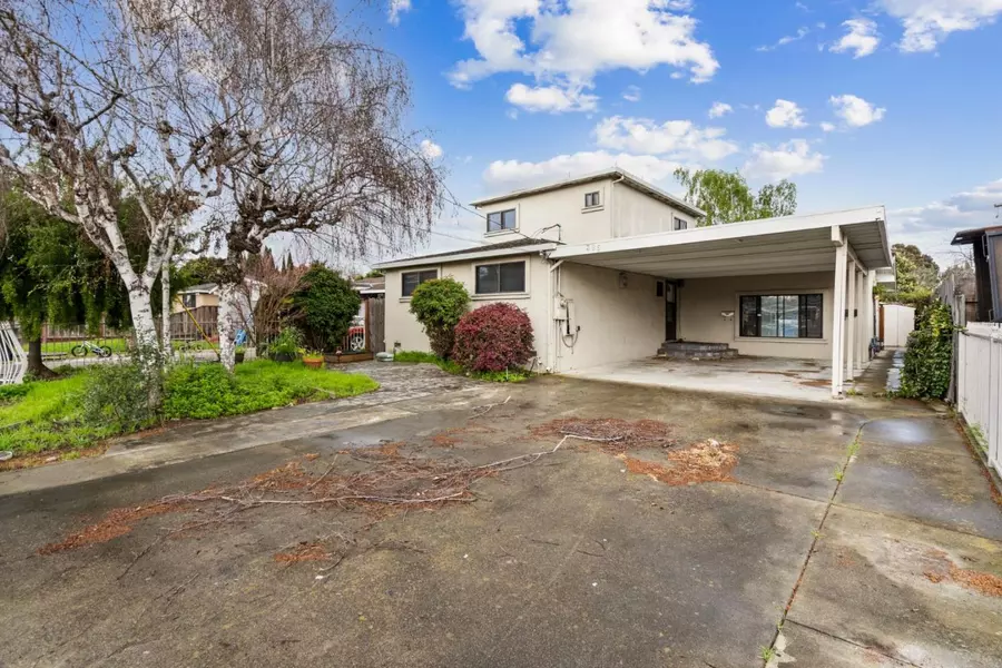 385 Larkspur DR, East Palo Alto, CA 94303