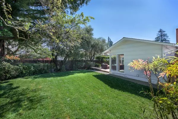 Palo Alto, CA 94303,896 Southampton DR