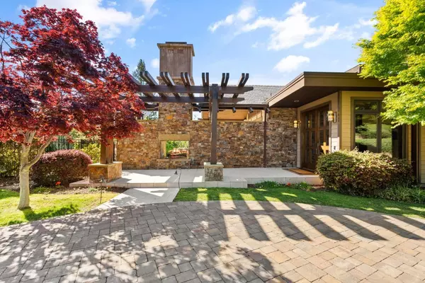 Los Altos Hills, CA 94022,26063 Todd LN