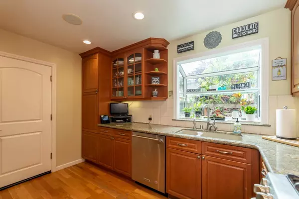 San Carlos, CA 94070,910 Cordilleras AVE