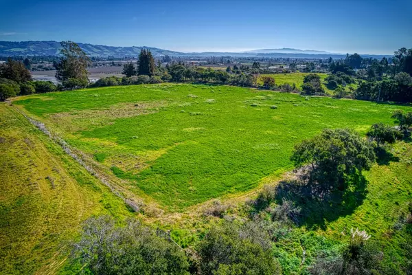 Corralitos, CA 95076,571 Calabasas RD