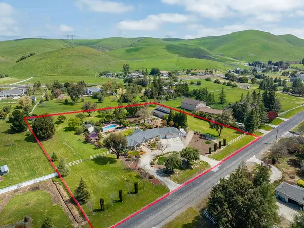 Tres Pinos, CA 95075,5629 Sundown LN