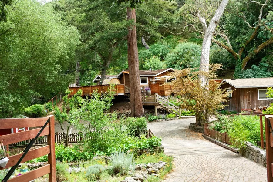 70 Southbank RD, Carmel Valley, CA 93924