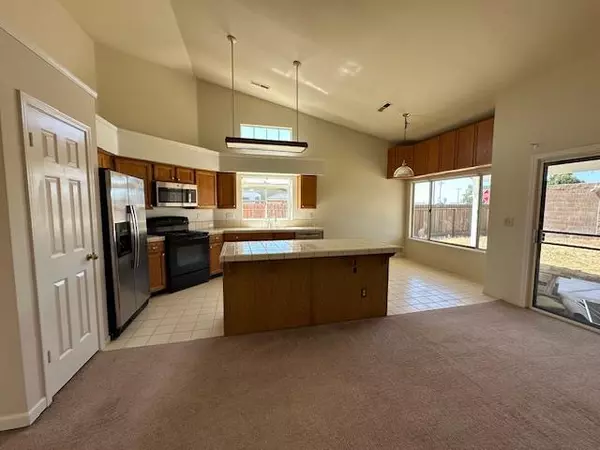 Los Banos, CA 93635,1330 El Cajon LN