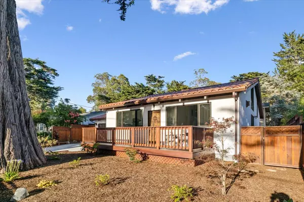 Aptos, CA 95003,330 Loyola DR