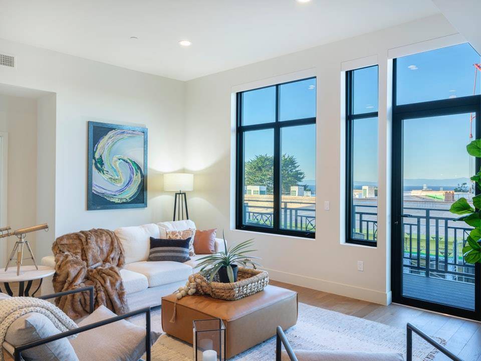 Pacific Grove, CA 93950,542 Lighthouse AVE 301