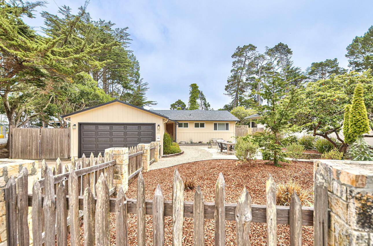 17 Toda VIS, Monterey, CA 93940