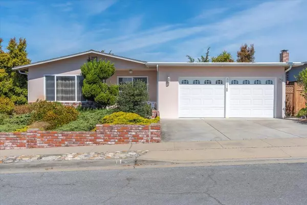 3111 Carmelo CIR, Marina, CA 93933