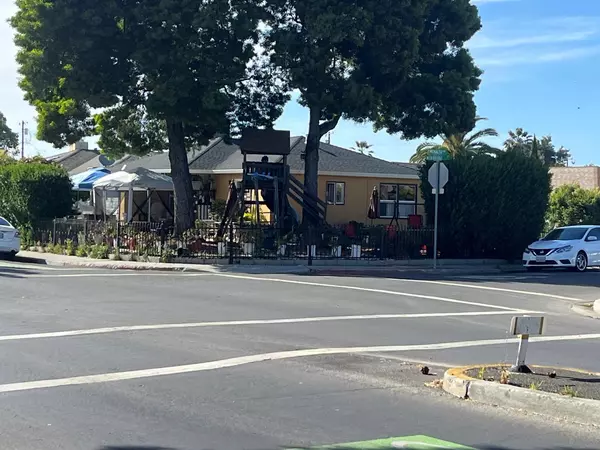 East Palo Alto, CA 94303,1039 Newbridge ST