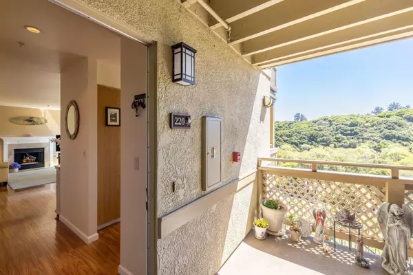 Del Rey Oaks, CA 93940,220 Quail Run CT