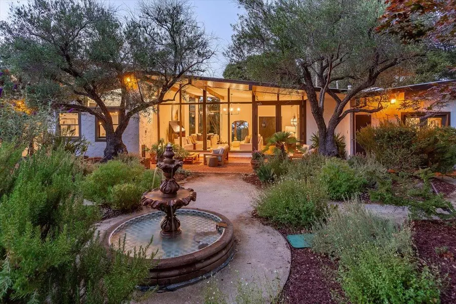 2 Grove CT, Portola Valley, CA 94028