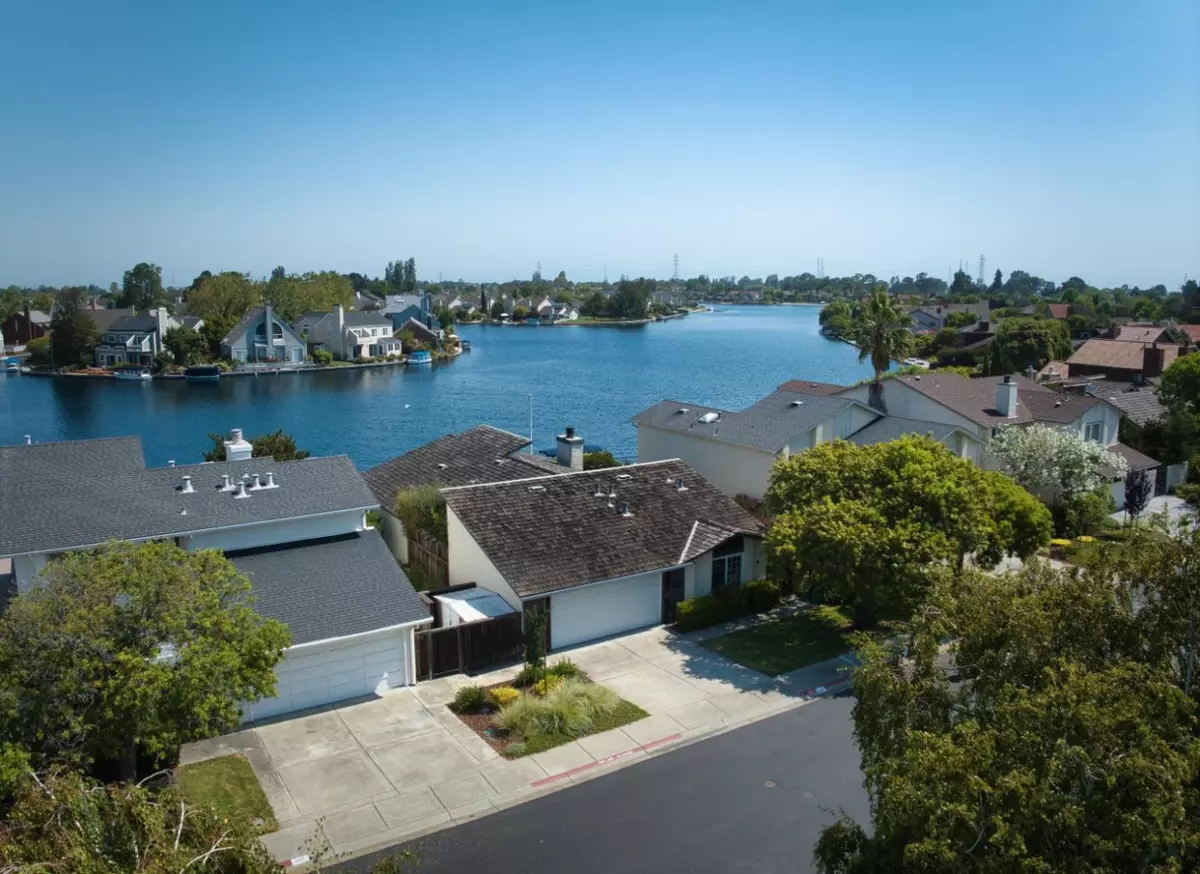 Foster City, CA 94404,563 Trinidad LN