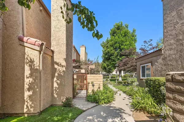 Fullerton, CA 92835,1433 Vista Grande 114