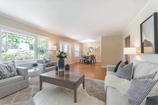 Menlo Park, CA 94025,2 Iris LN