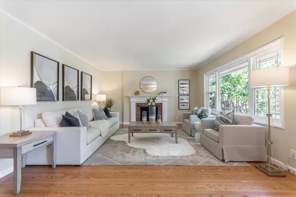 Menlo Park, CA 94025,2 Iris LN