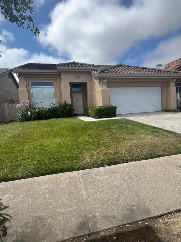 208 Clinton CT, Salinas, CA 93906