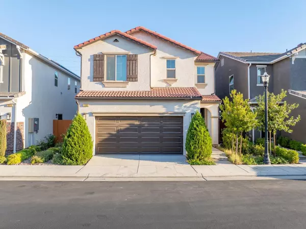 1365 E Via Viola WAY, Fresno, CA 93730