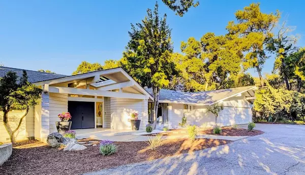 Los Altos Hills, CA 94024,23930 Jabil LN