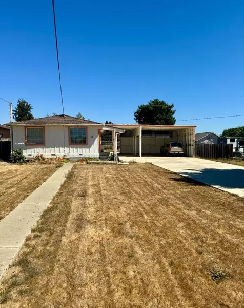 33 Monument AVE, Freedom, CA 95019