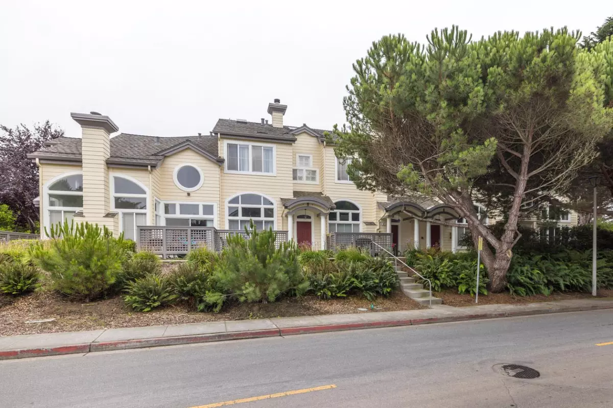 Half Moon Bay, CA 94019,17 Erin LN