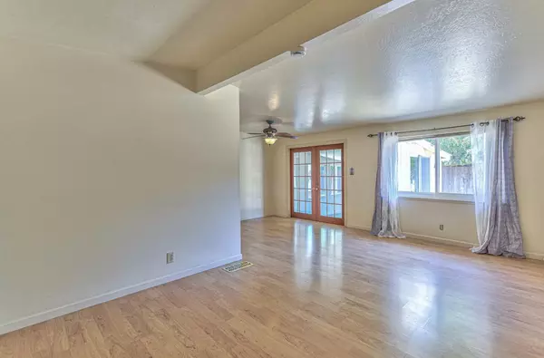 Salinas, CA 93906,218 Navajo DR