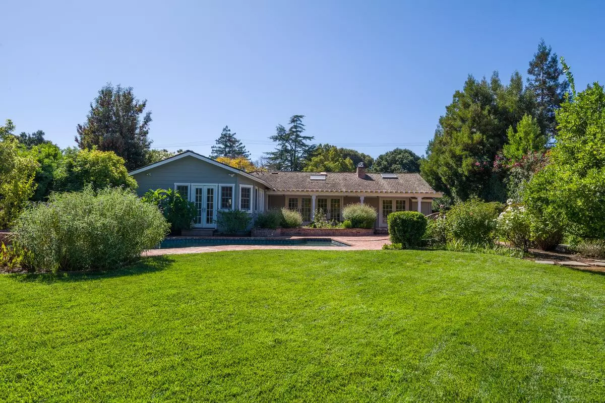 Los Altos, CA 94024,643 Almond AVE