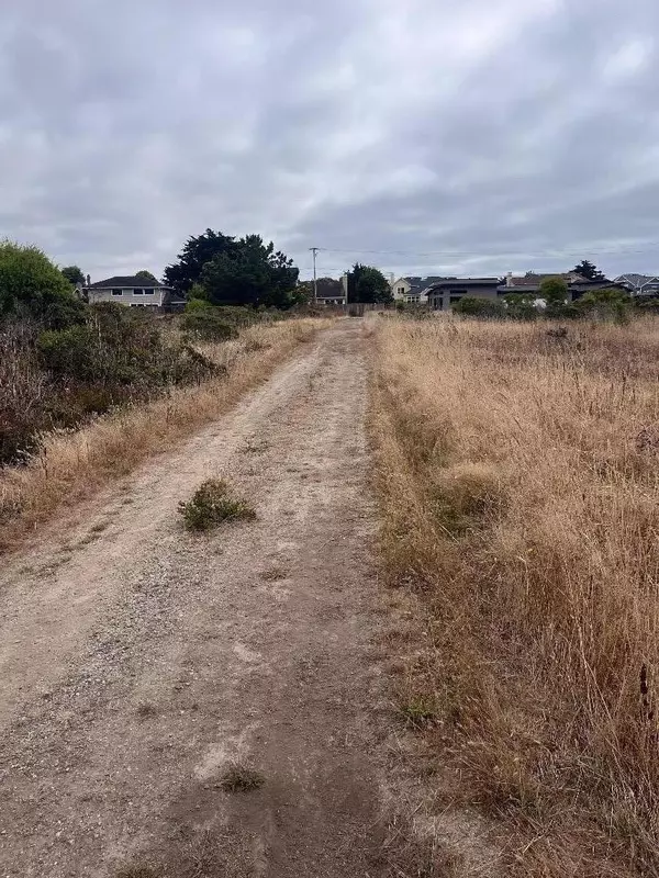 Half Moon Bay, CA 94019,110 Dolores AVE