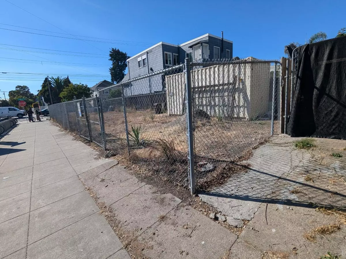 Oakland, CA 94608,3700 West ST