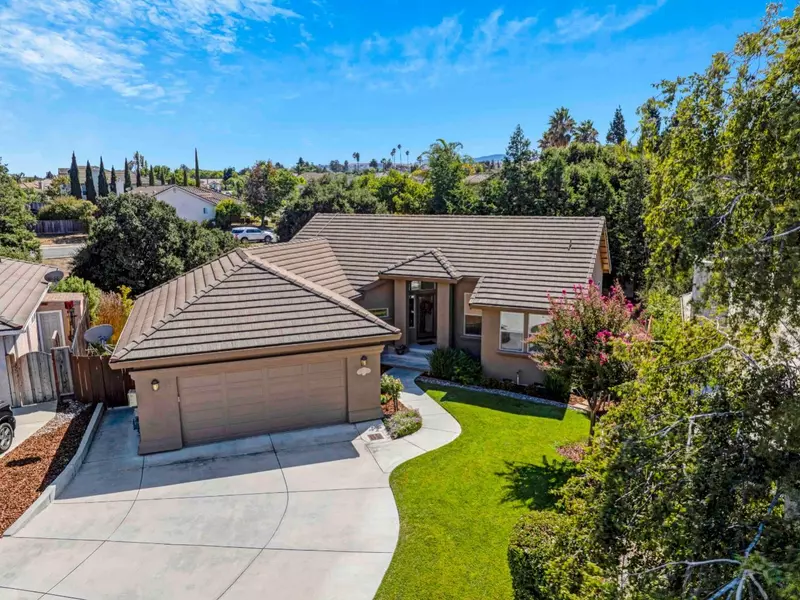 910 Valley Oak CT, Hollister, CA 95023