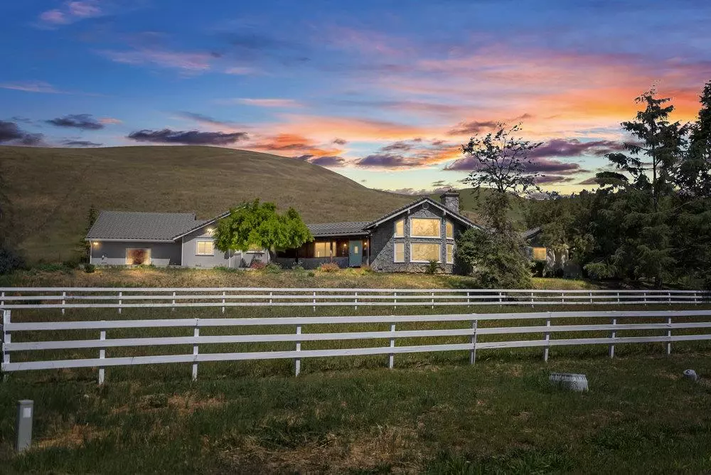 Tres Pinos, CA 95075,5955 Diablo Hills RD