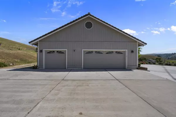 Tres Pinos, CA 95075,5955 Diablo Hills RD