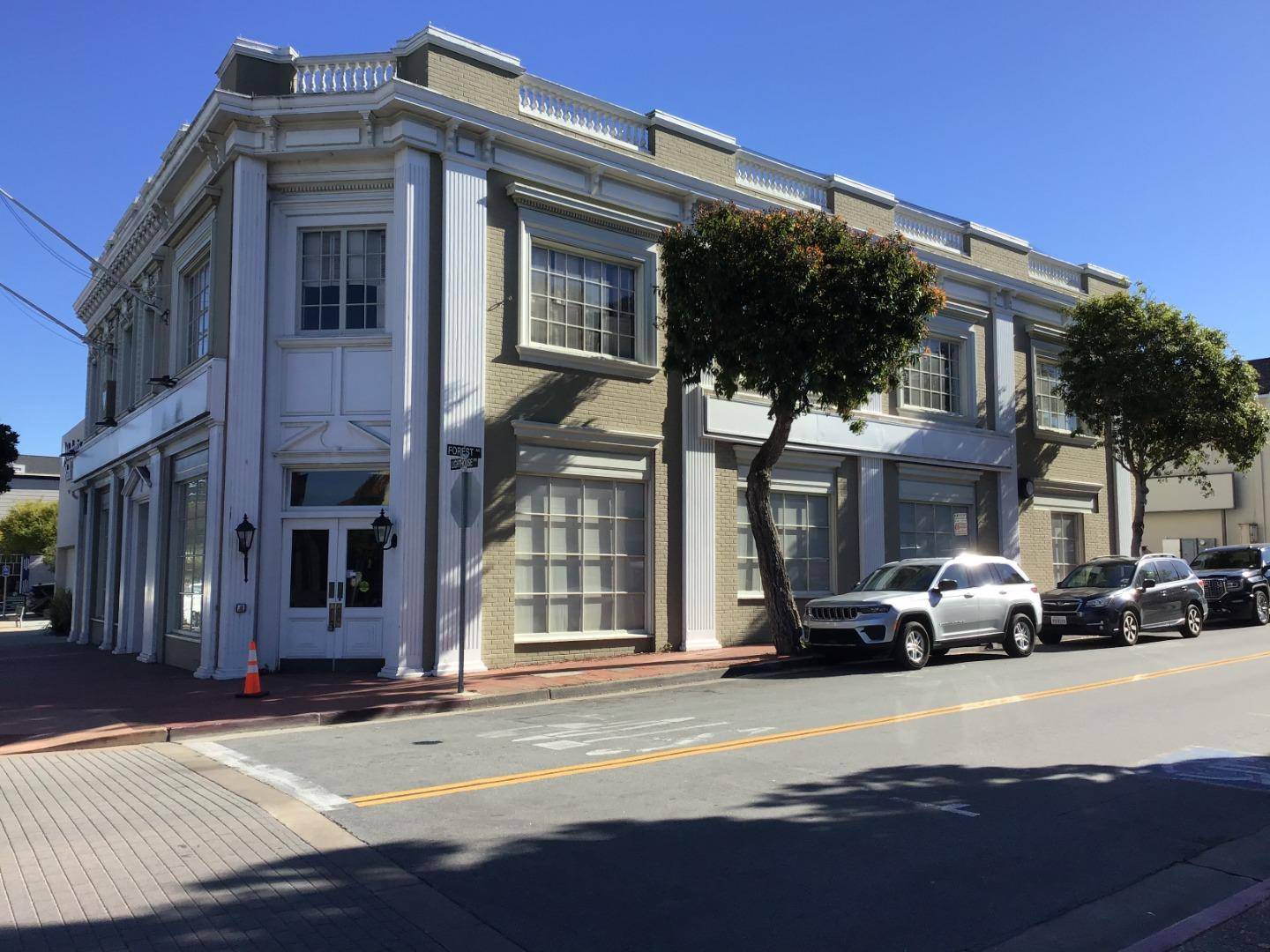575 Lighthouse AVE, Pacific Grove, CA 93950