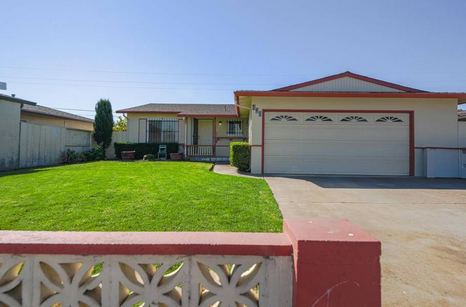 430 Calaveras DR, Salinas, CA 93906