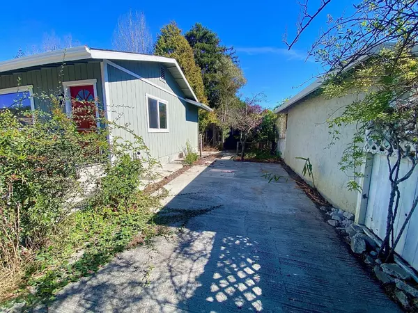 Santa Cruz, CA 95062,1045-1049 Brommer ST