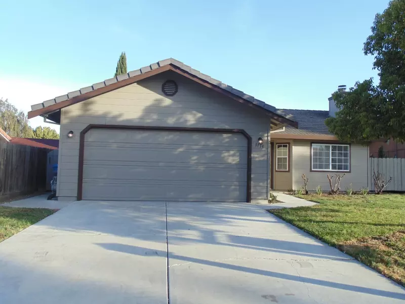 1174 South ST, Hollister, CA 95023