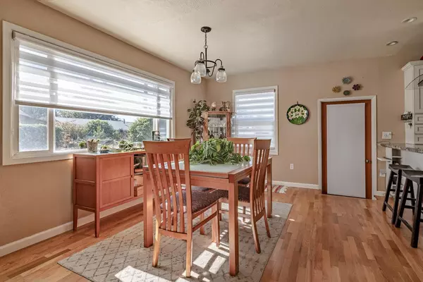 Santa Cruz, CA 95062,2901 Sandy LN