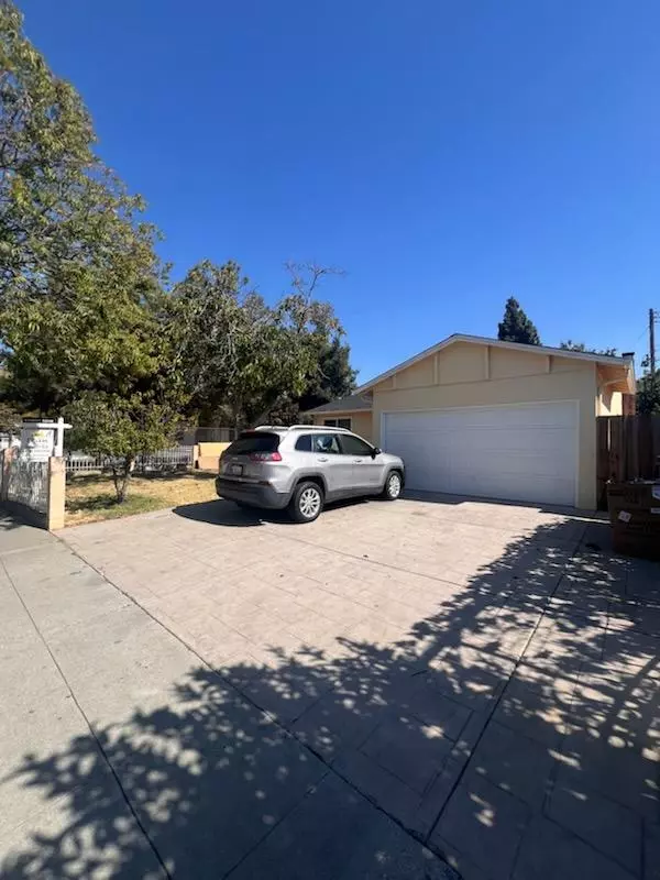 San Jose, CA 95116,1856 Cinderella LN