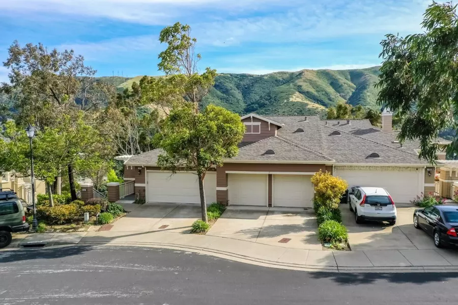 122 Kestrel CT, Brisbane, CA 94005