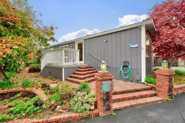 70 Cherry Blossom LN 70, Aptos, CA 95003