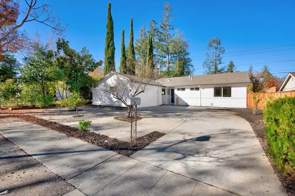 220 Highland Oaks DR, Los Gatos, CA 95032